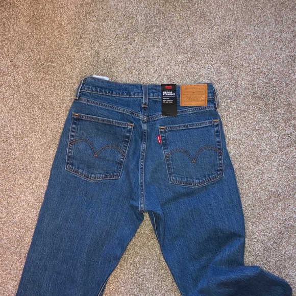 Levi Wedgie Straight Jeans - Picture 6 of 6